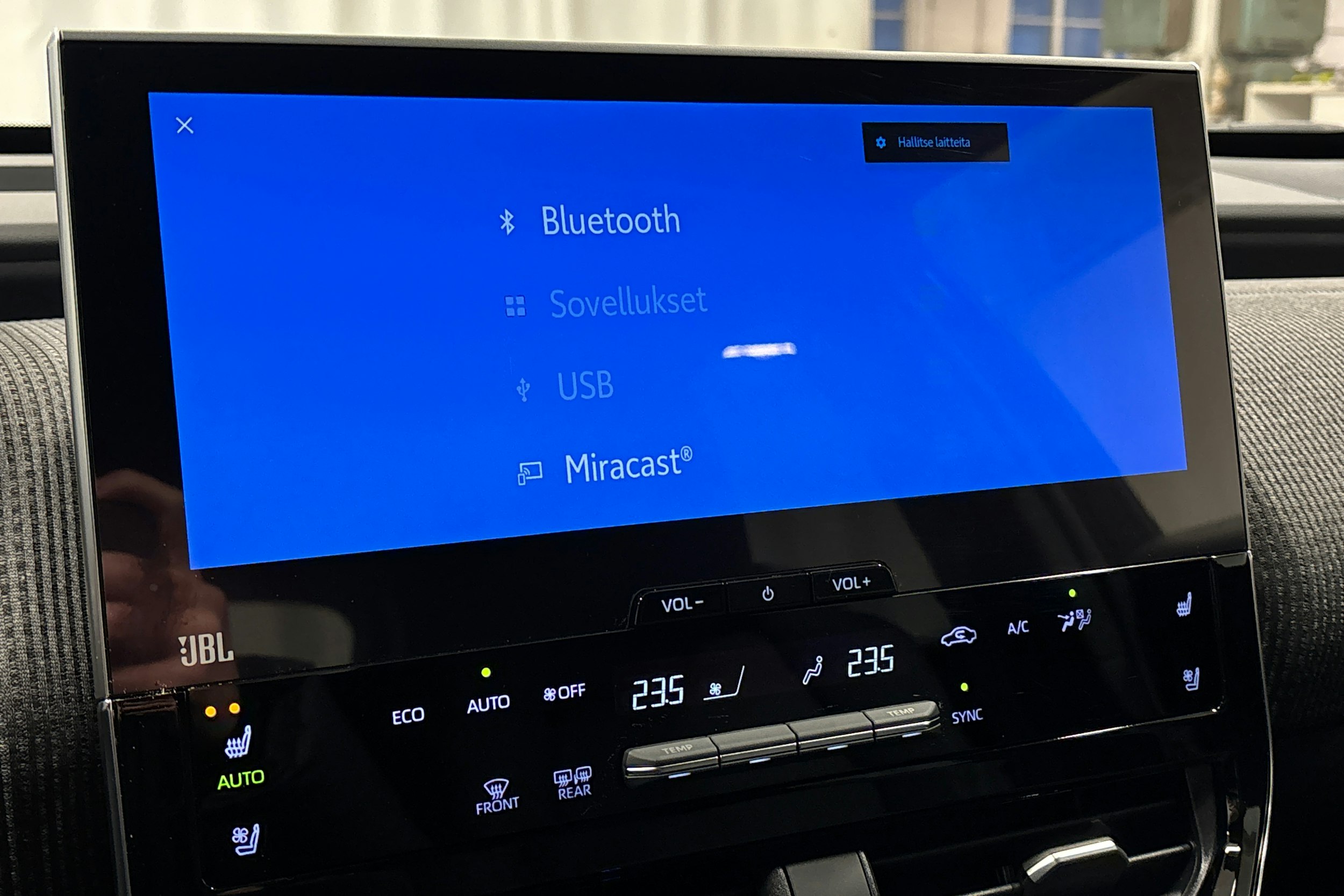 musta Toyota bZ4X 2024 kuva 26.