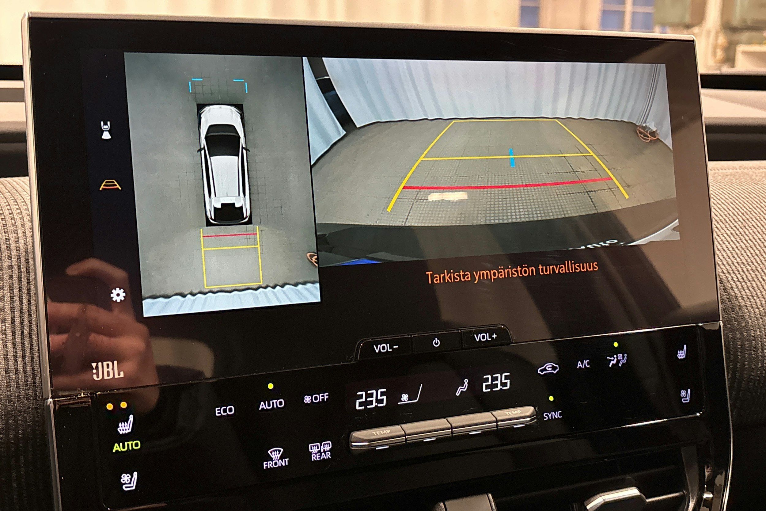 musta Toyota bZ4X 2024 kuva 27.