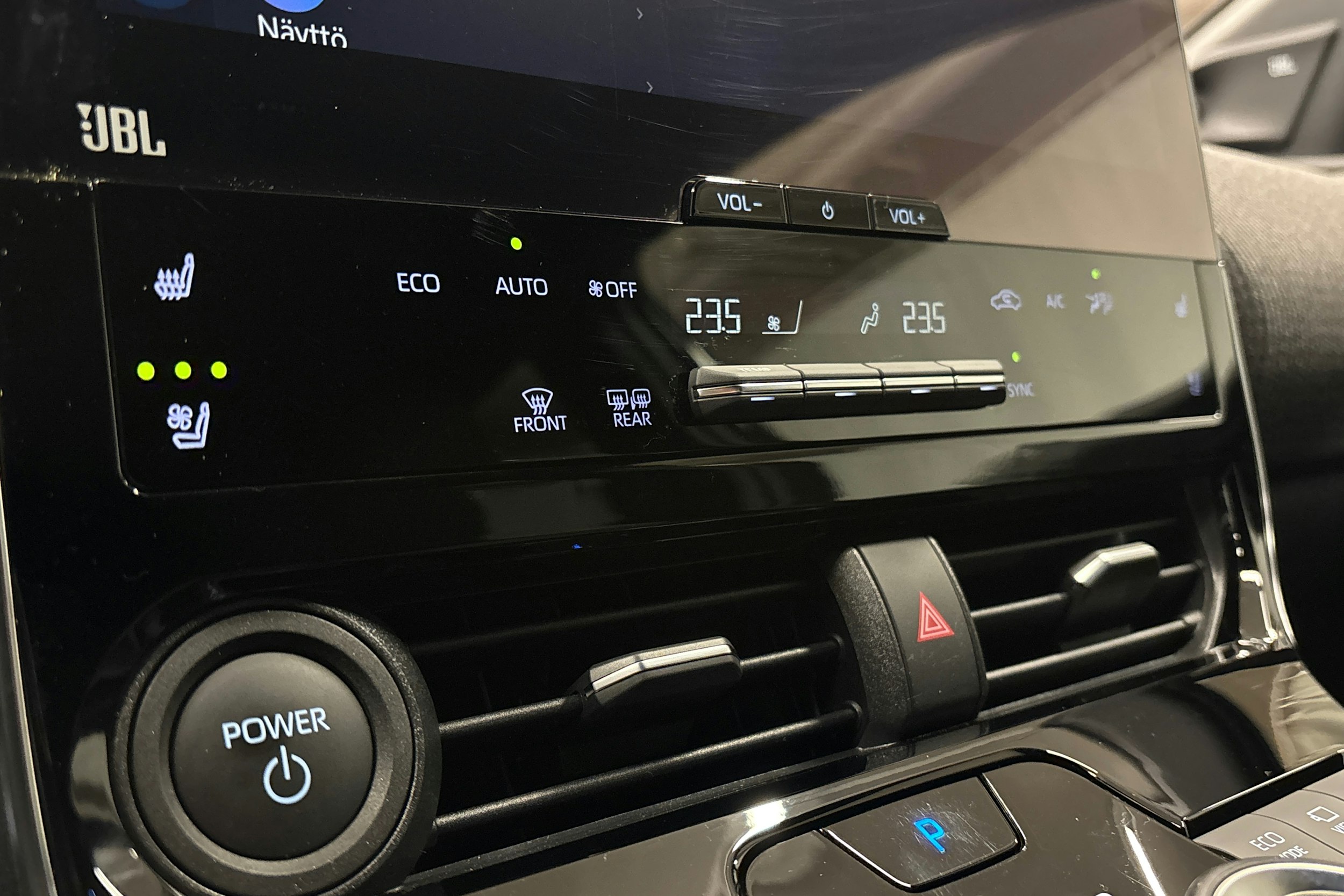 musta Toyota bZ4X 2024 kuva 28.