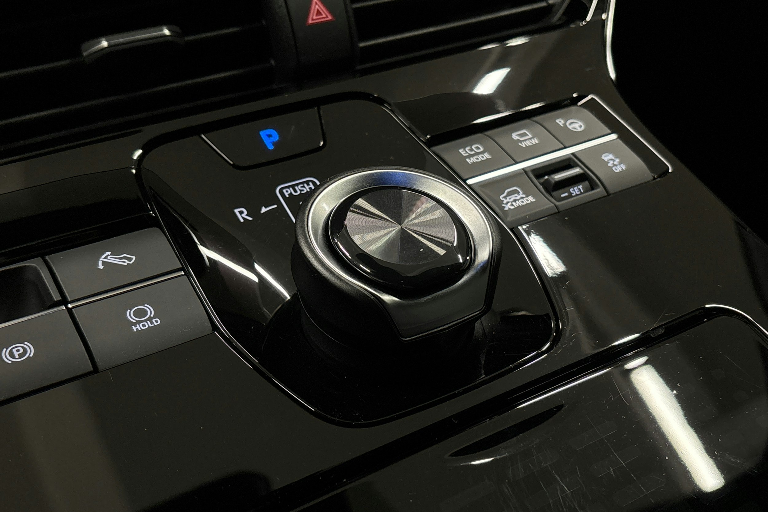 musta Toyota bZ4X 2024 kuva 29.