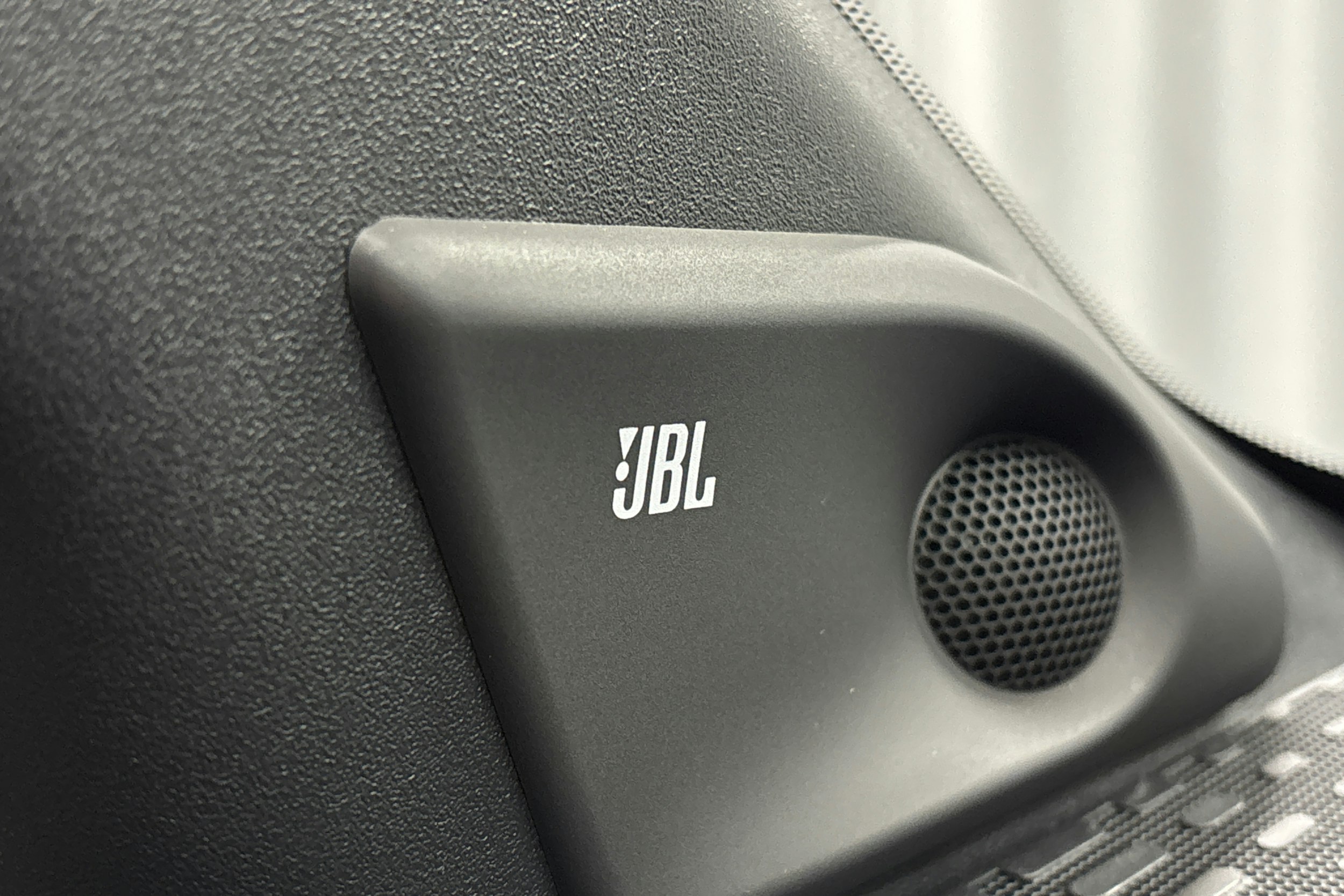 musta Toyota bZ4X 2024 kuva 31.