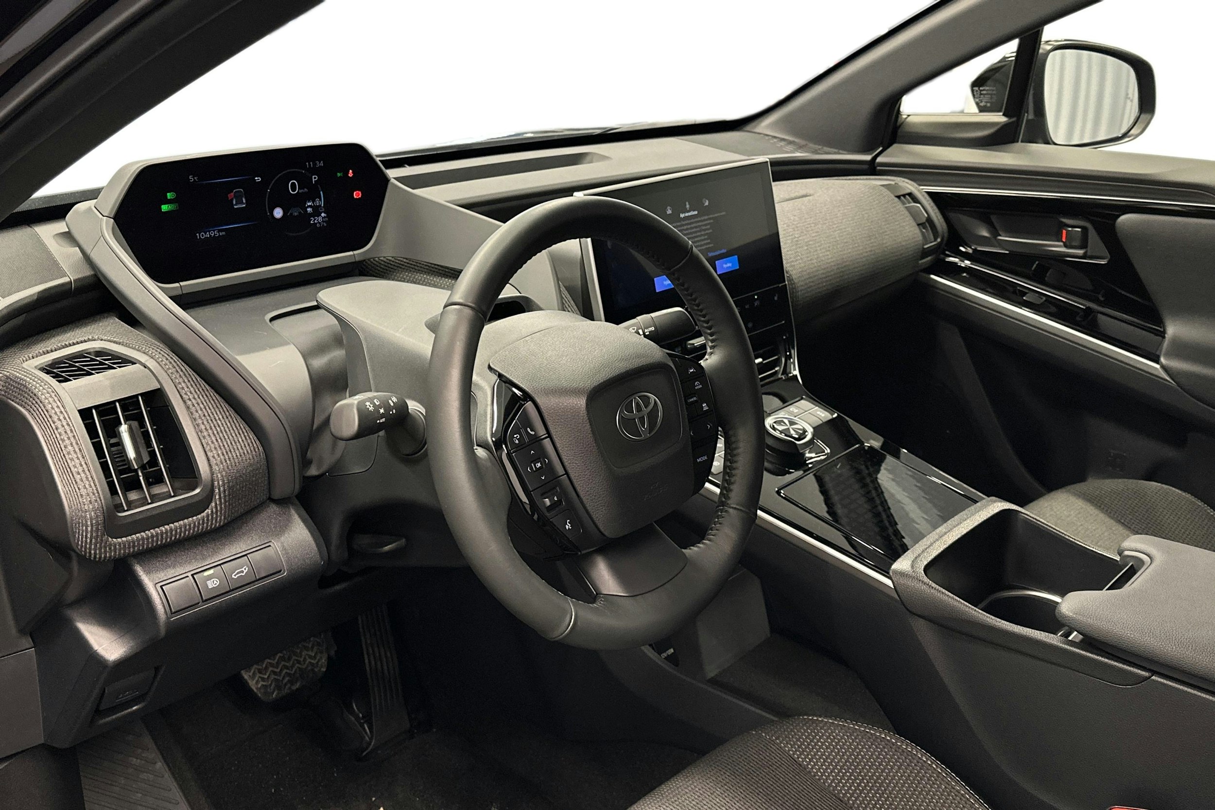 musta Toyota bZ4X 2025 kuva 7.