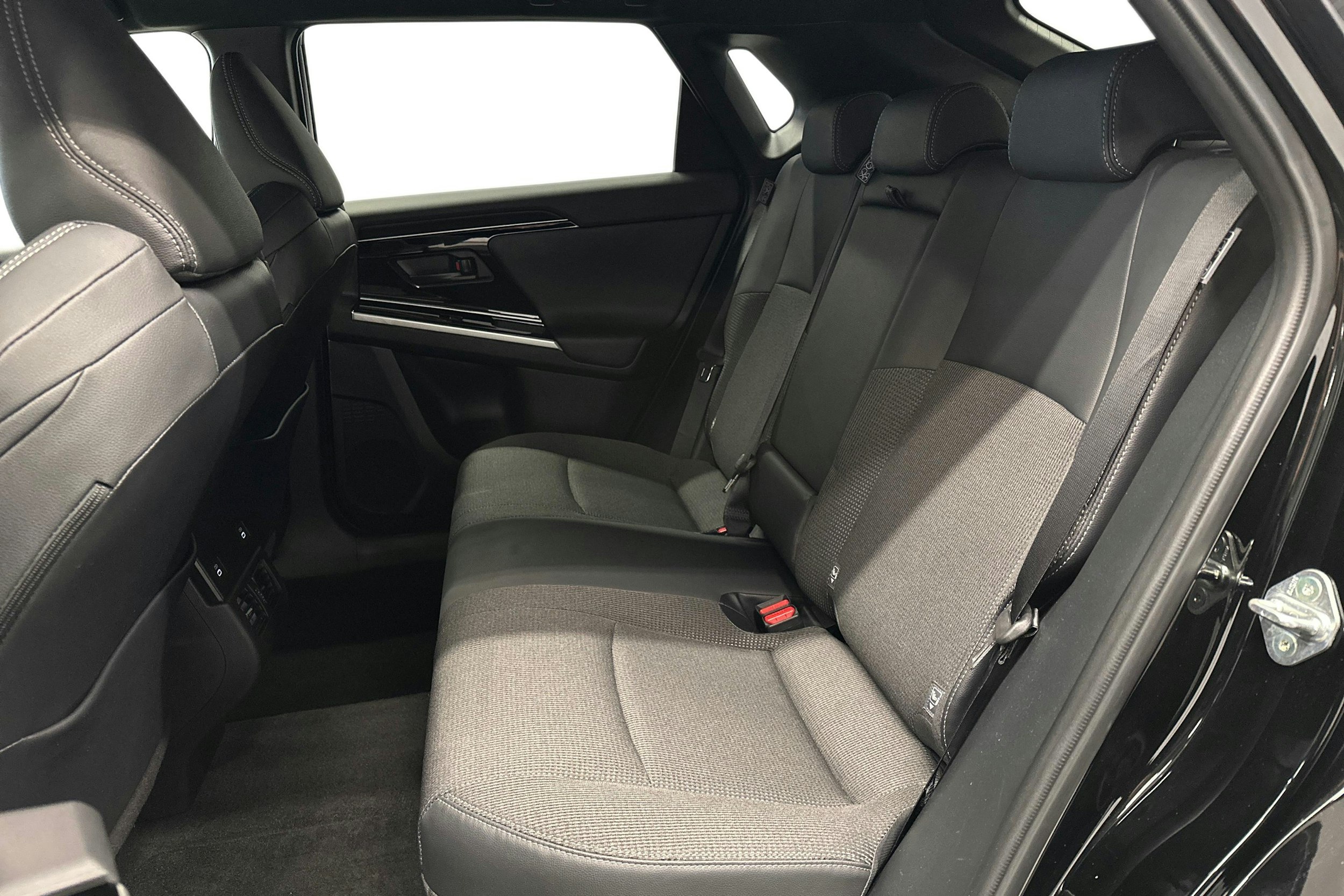 musta Toyota bZ4X 2025 kuva 10.