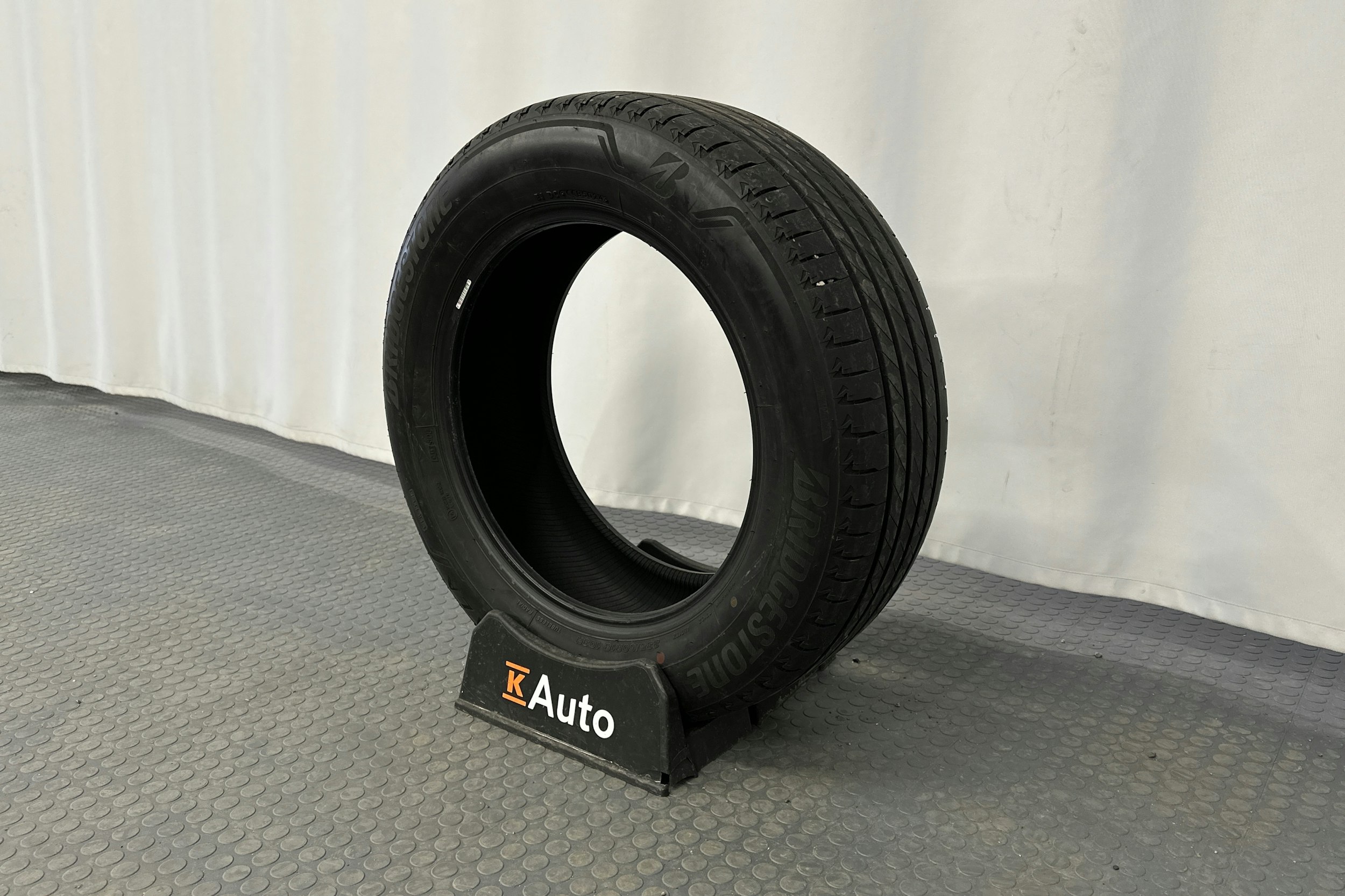 musta Toyota bZ4X 2025 kuva 13.