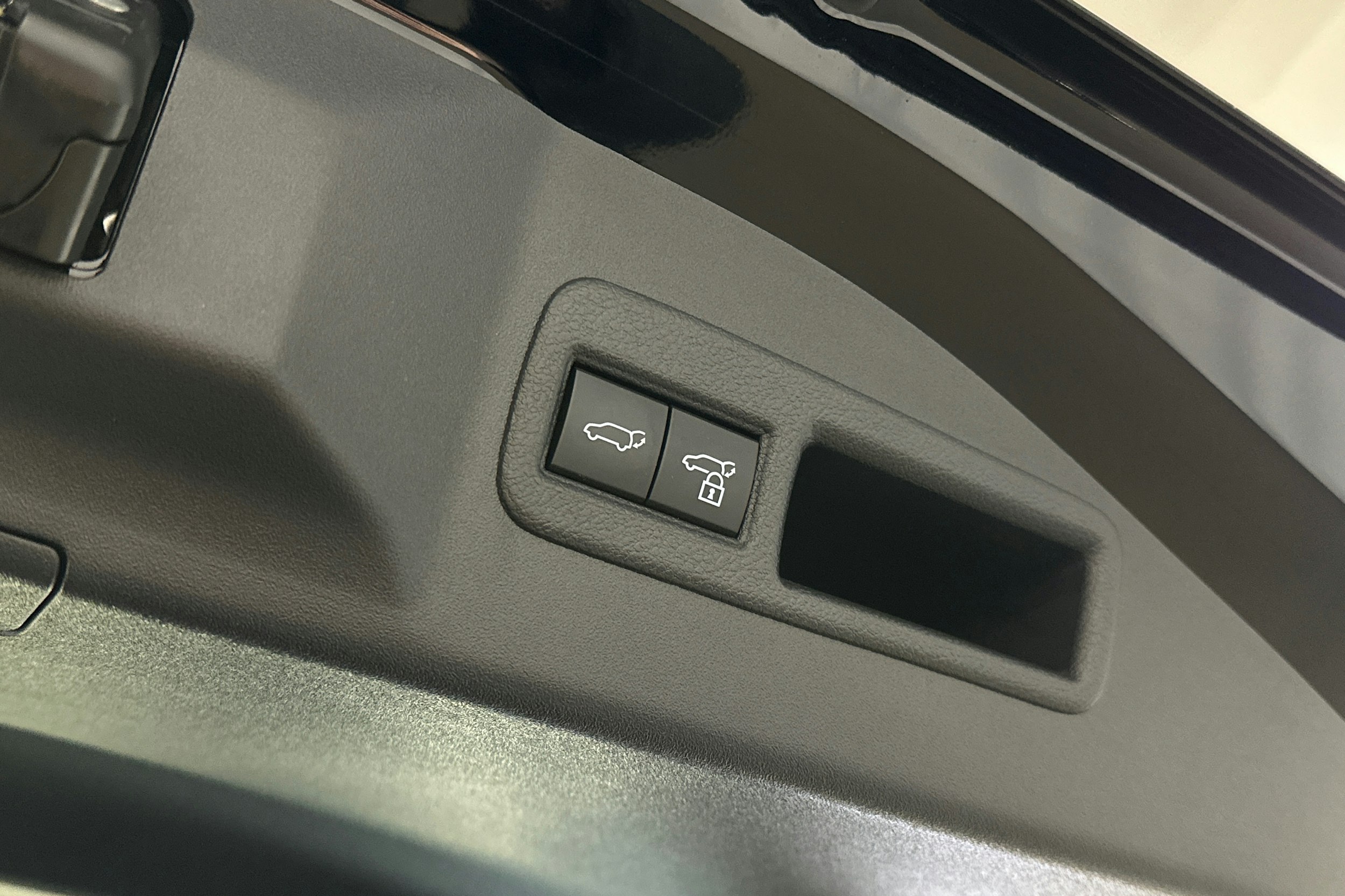 musta Toyota bZ4X 2025 kuva 15.