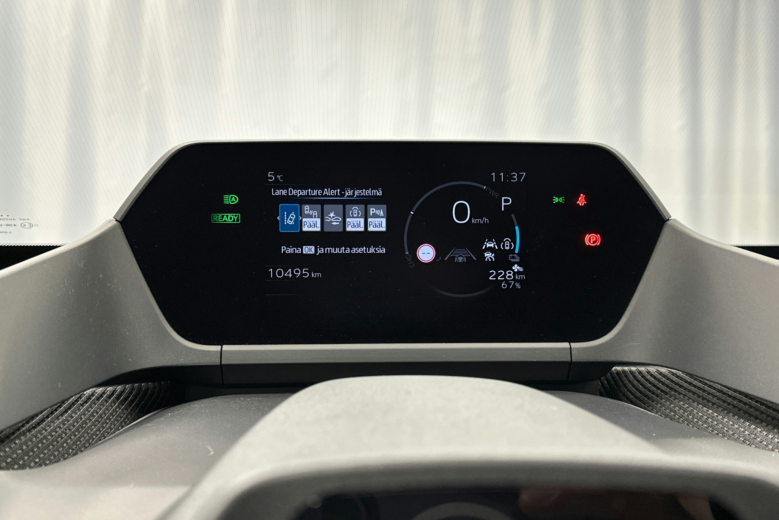 musta Toyota bZ4X 2025 kuva 23.