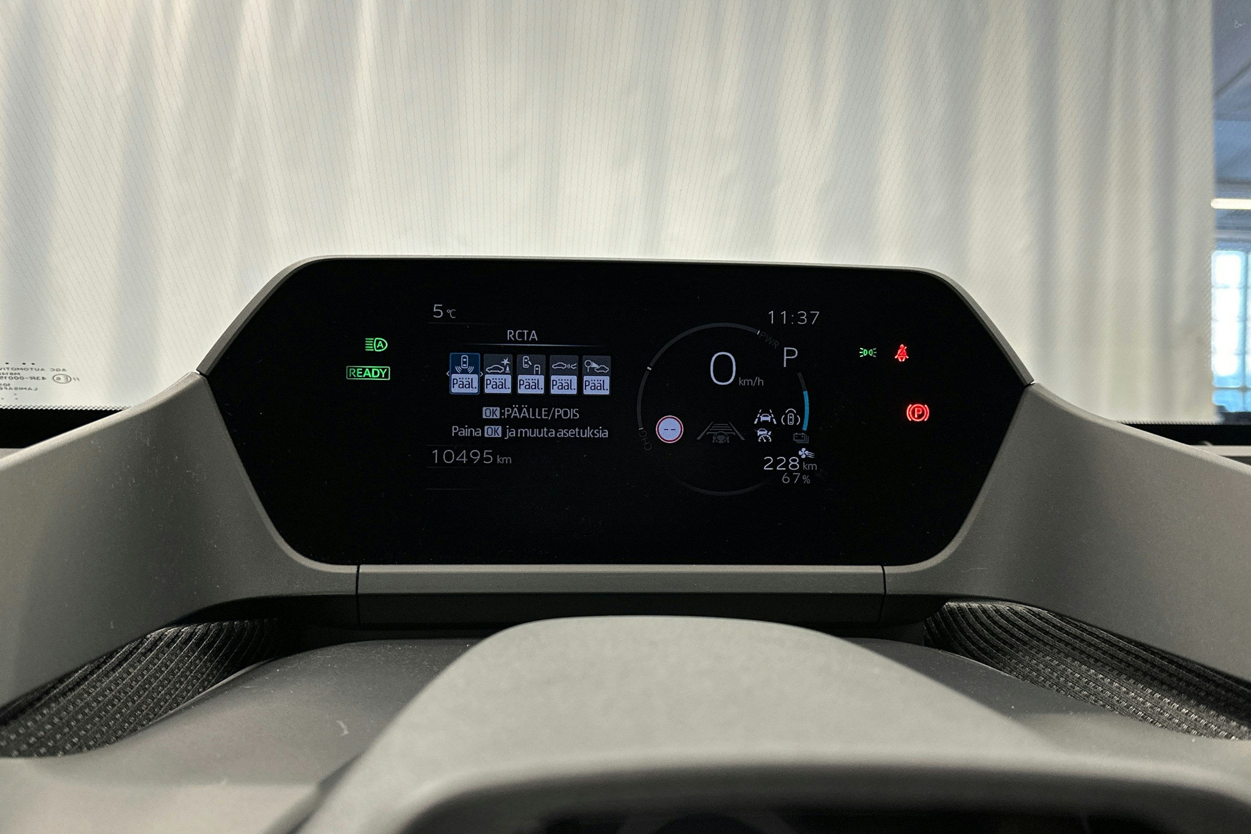 musta Toyota bZ4X 2025 kuva 24.