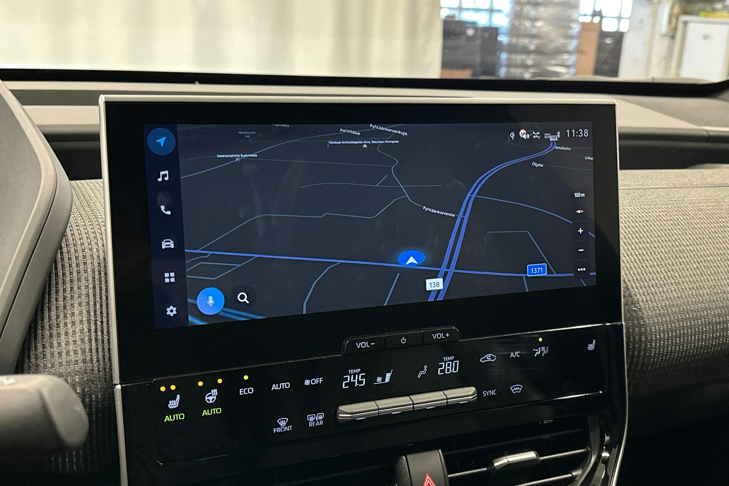 musta Toyota bZ4X 2025 kuva 27.