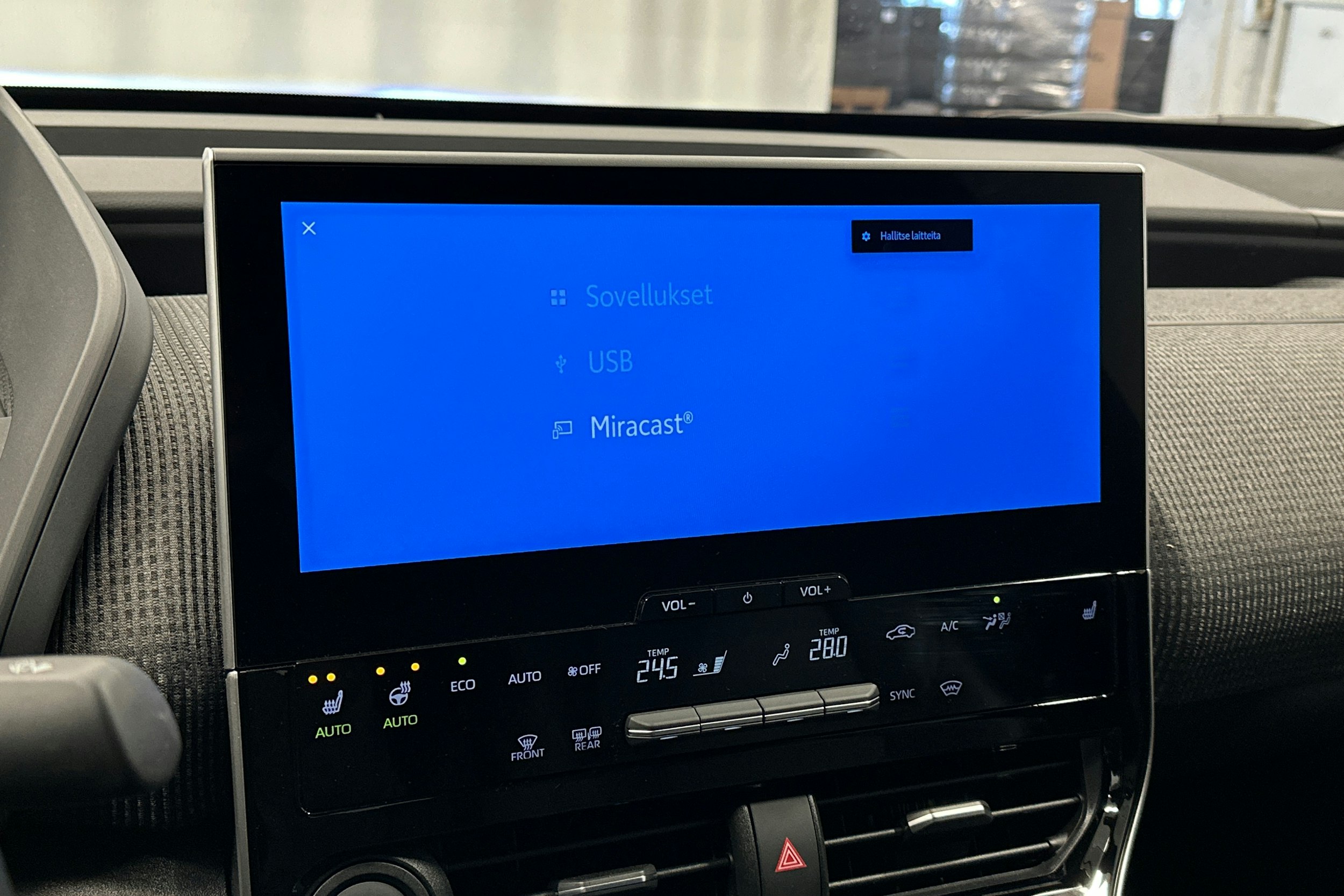 musta Toyota bZ4X 2025 kuva 28.