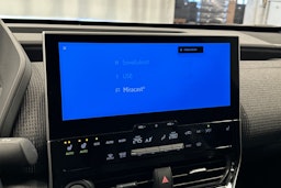 musta Toyota bZ4X 2025 kuva 28.