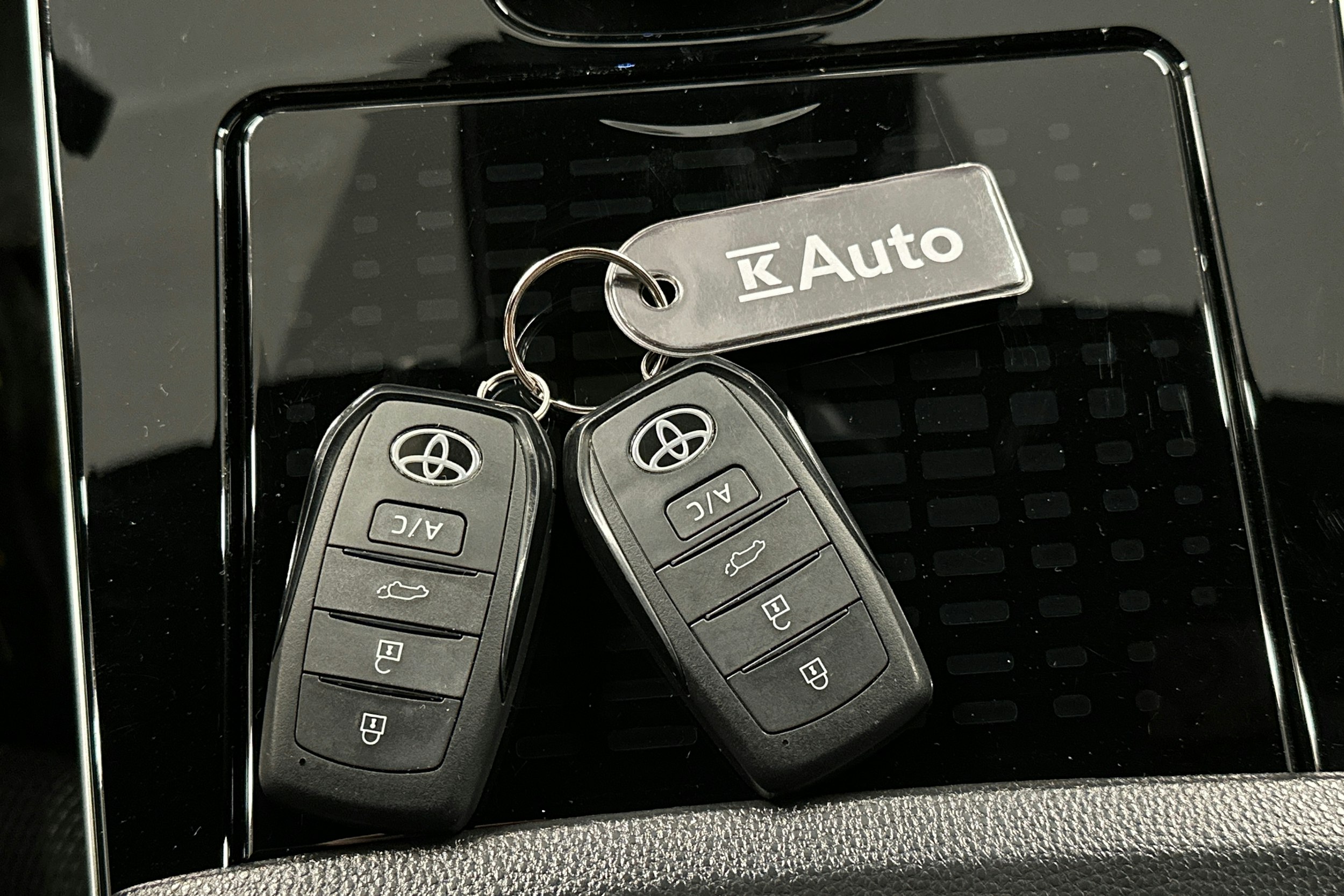 musta Toyota bZ4X 2025 kuva 32.