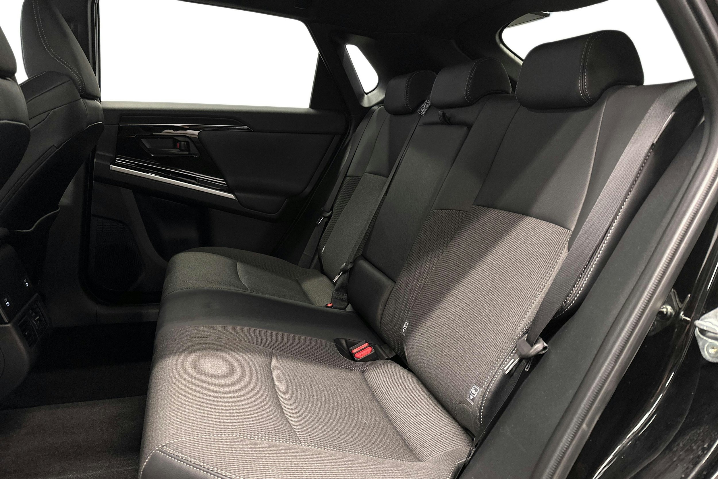 musta Toyota bZ4X 2025 kuva 10.