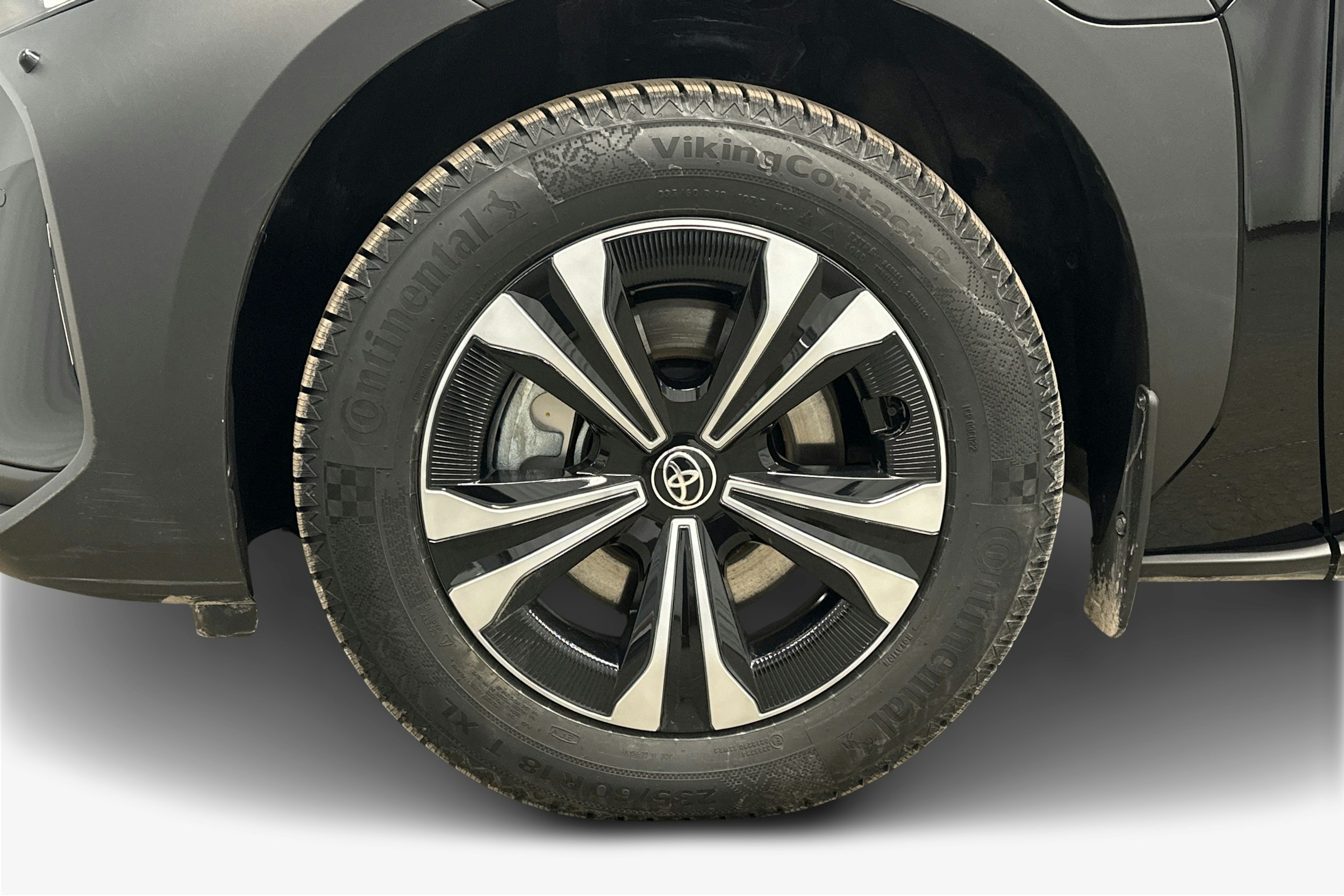 musta Toyota bZ4X 2025 kuva 11.