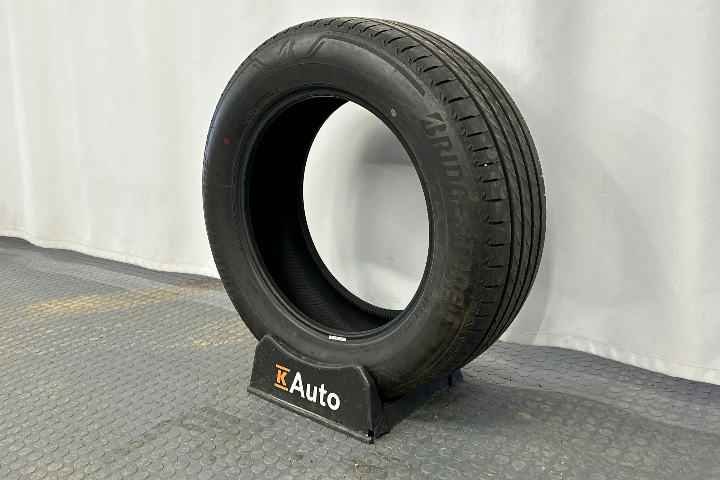 musta Toyota bZ4X 2025 kuva 13.