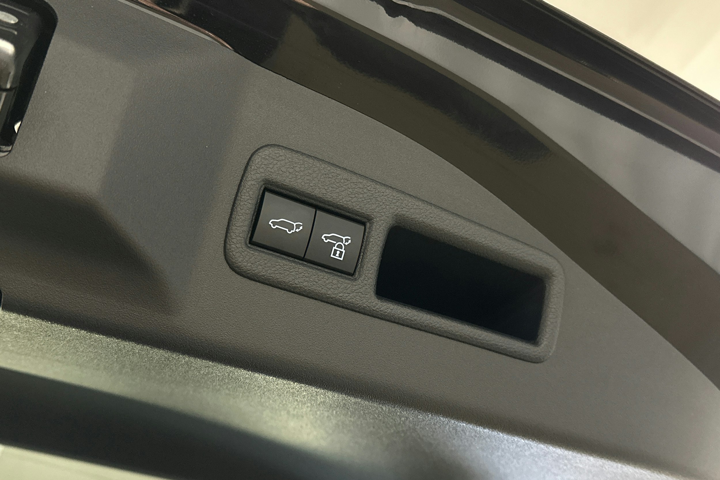 musta Toyota bZ4X 2025 kuva 15.