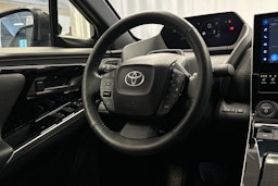 musta Toyota bZ4X 2025 kuva 18.