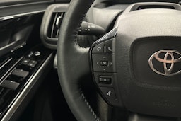 musta Toyota bZ4X 2025 kuva 19.