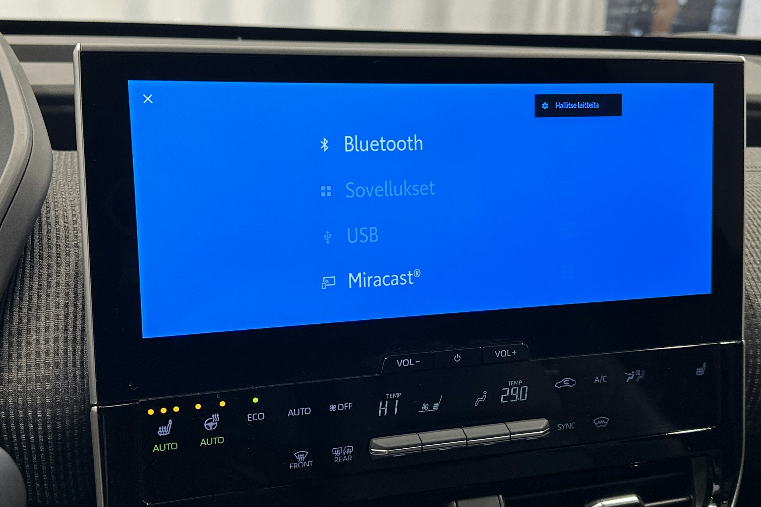 musta Toyota bZ4X 2025 kuva 28.