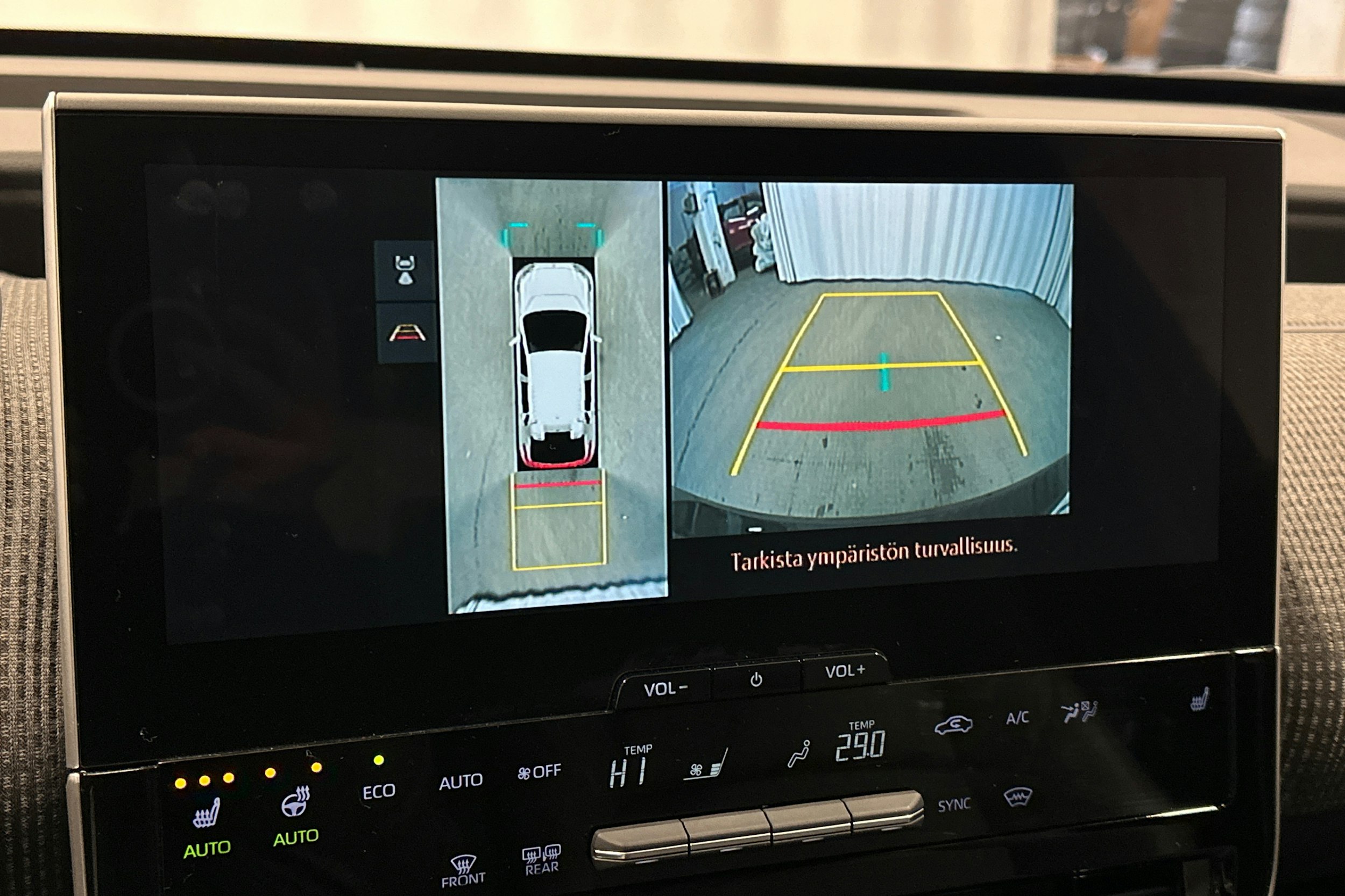 musta Toyota bZ4X 2025 kuva 29.