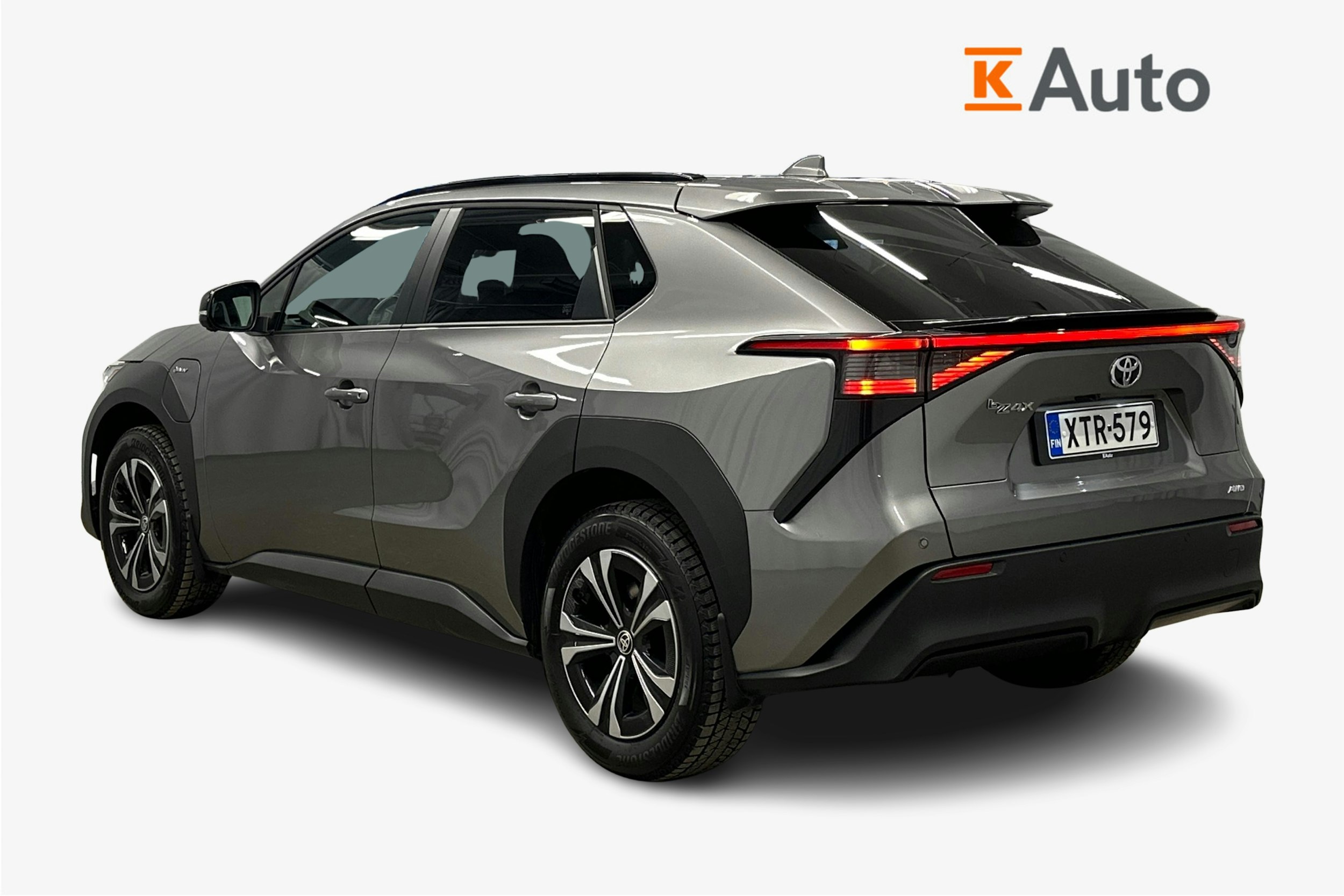 harmaa Toyota bZ4X 2025 kuva 2.