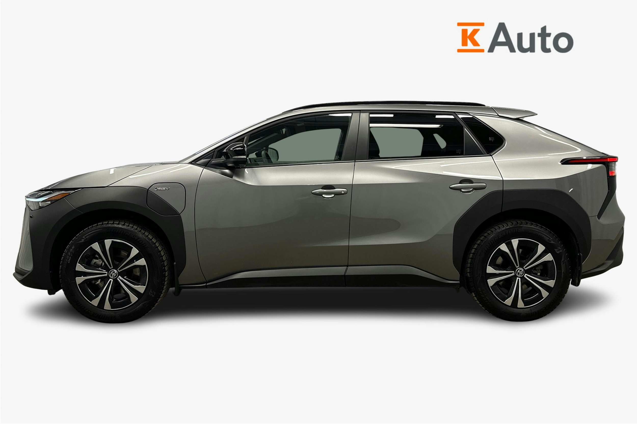 harmaa Toyota bZ4X 2025 kuva 6.