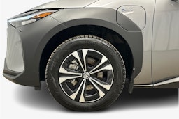 harmaa Toyota bZ4X 2025 kuva 11.