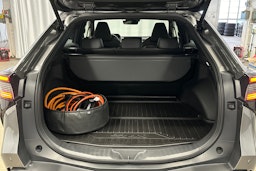 harmaa Toyota bZ4X 2025 kuva 14.