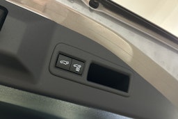 harmaa Toyota bZ4X 2025 kuva 15.