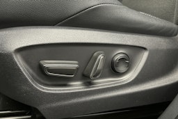 harmaa Toyota bZ4X 2025 kuva 17.