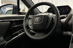 harmaa Toyota bZ4X 2025 kuva 18.