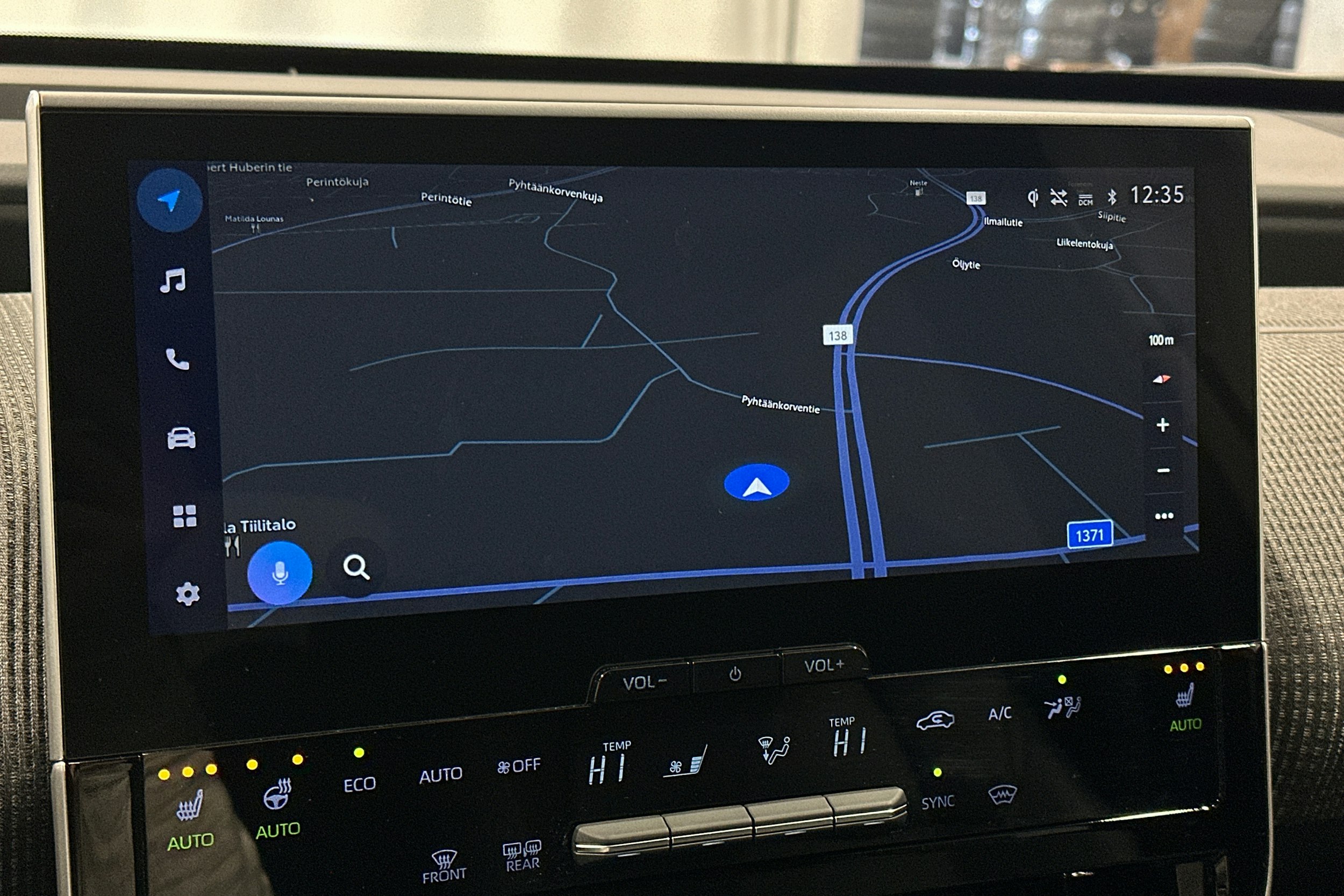 harmaa Toyota bZ4X 2025 kuva 26.