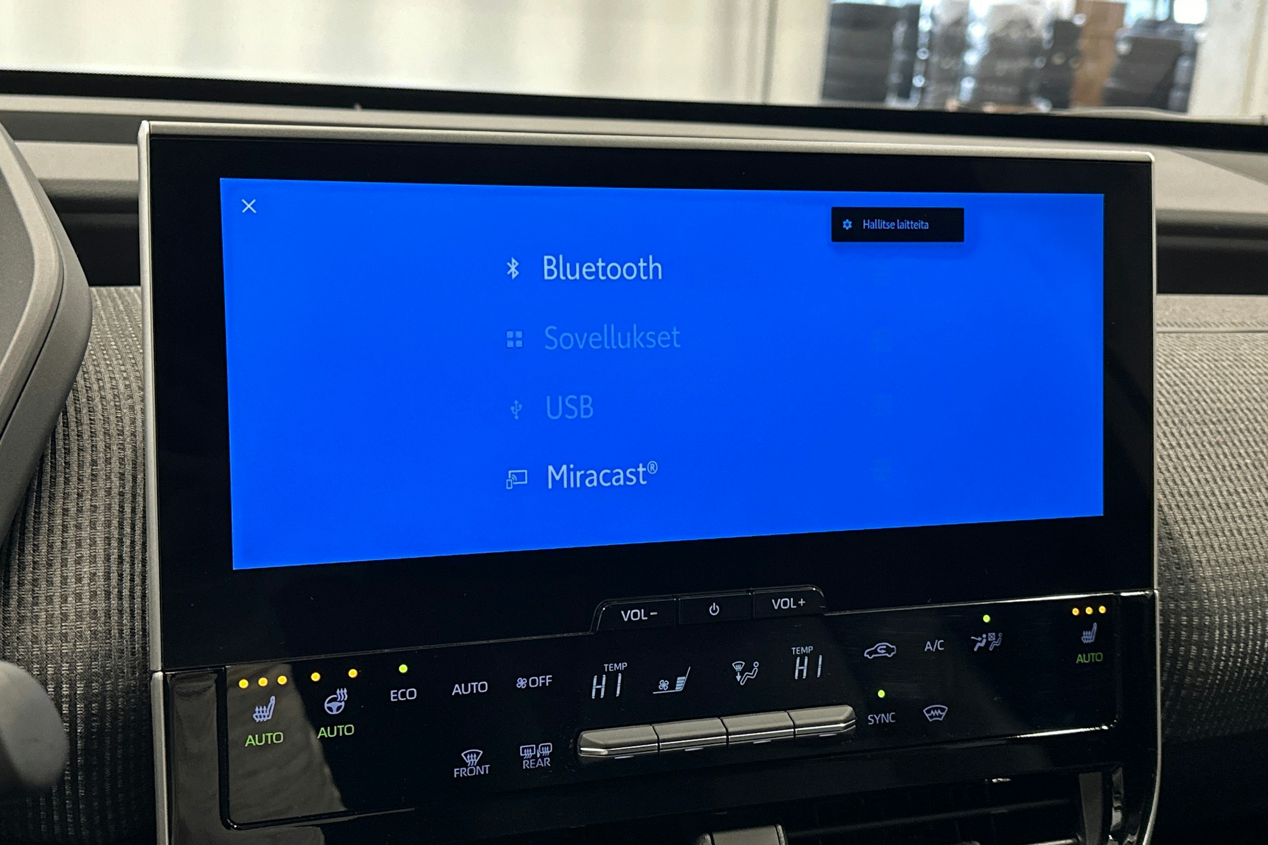 harmaa Toyota bZ4X 2025 kuva 27.