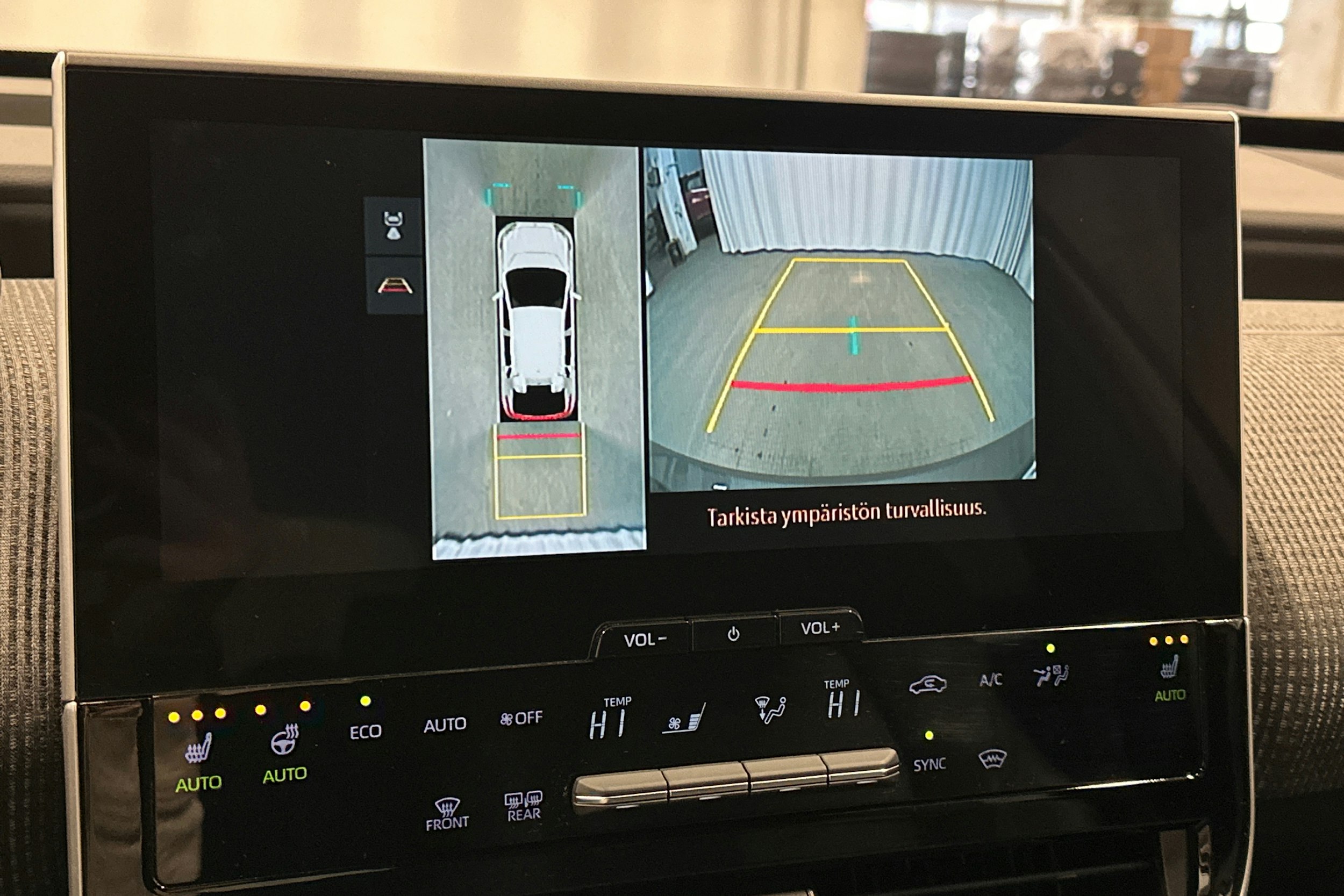 harmaa Toyota bZ4X 2025 kuva 28.