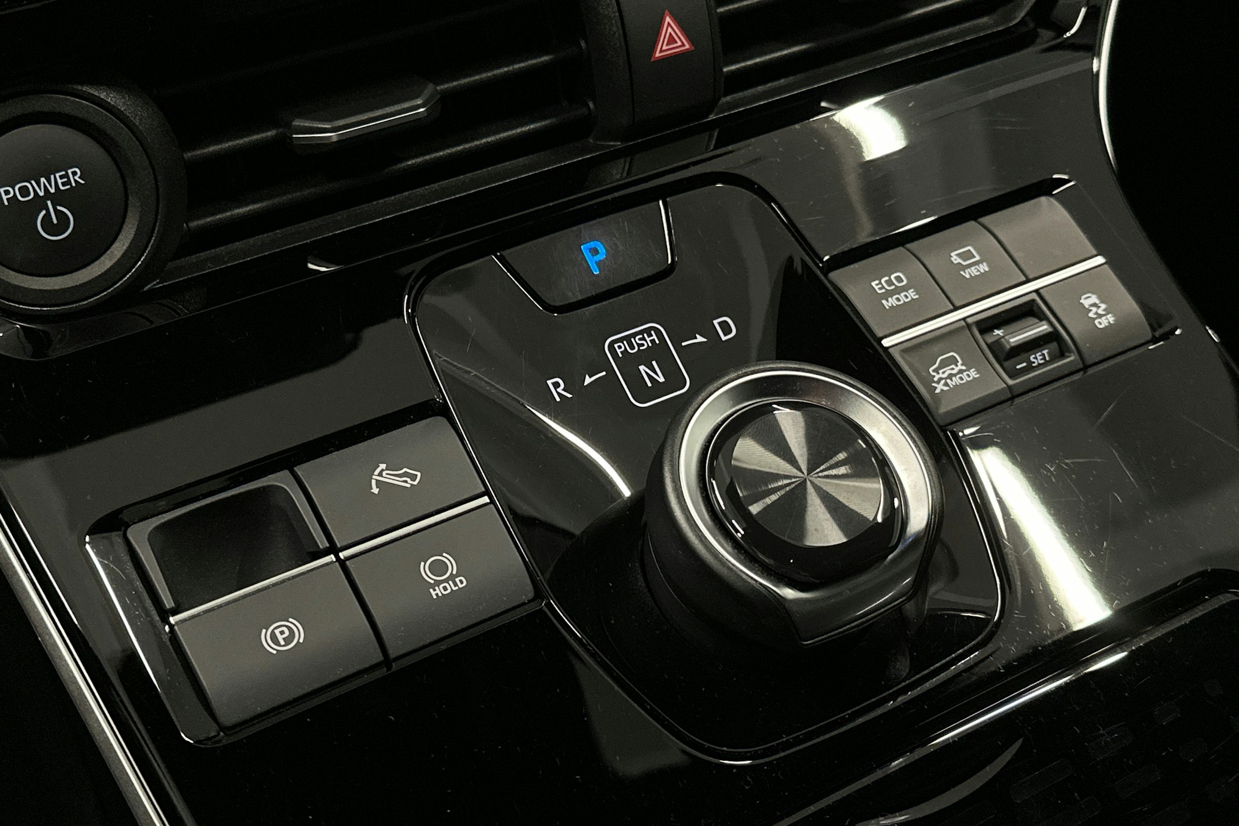 harmaa Toyota bZ4X 2025 kuva 30.