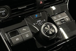 harmaa Toyota bZ4X 2025 kuva 30.