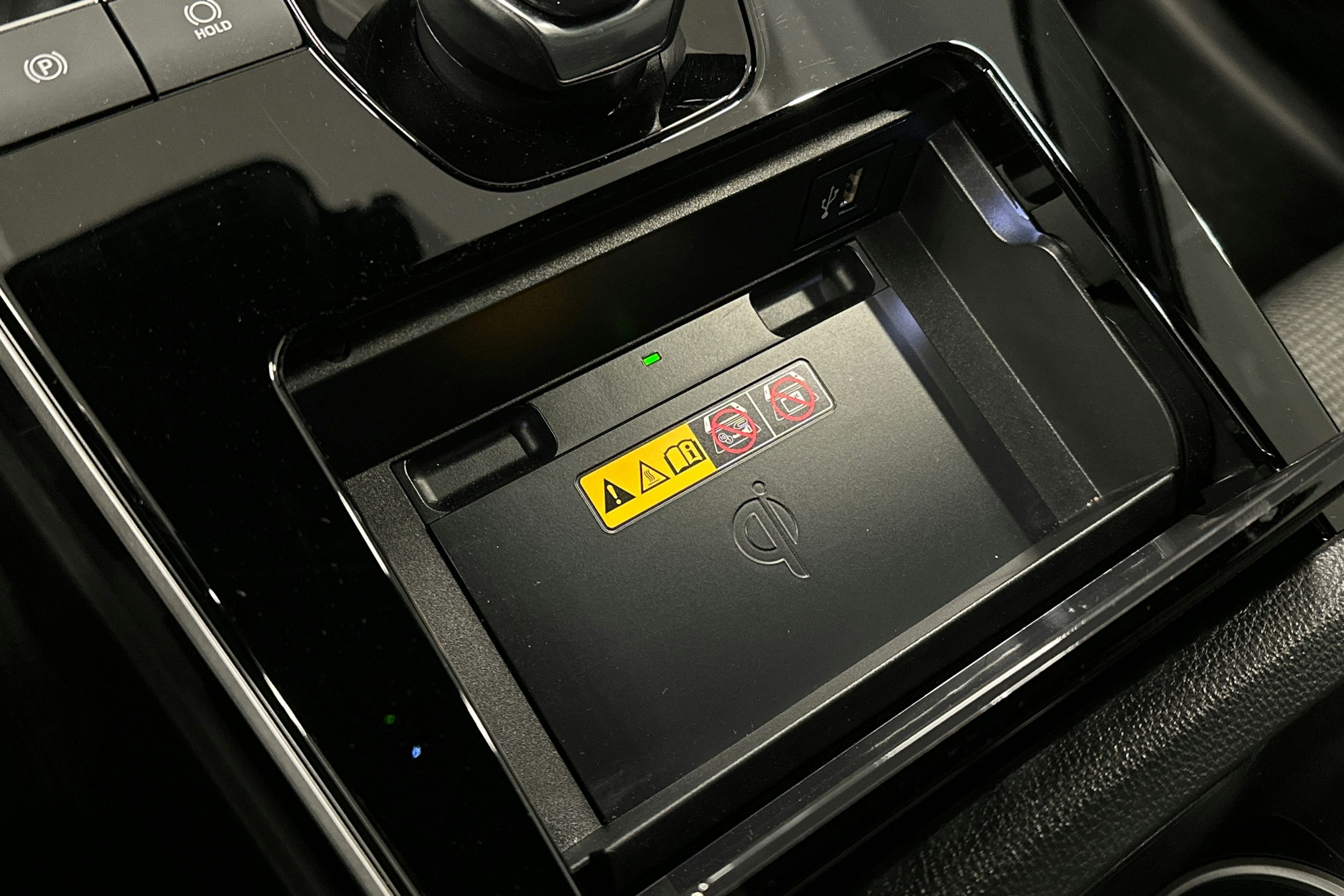 harmaa Toyota bZ4X 2025 kuva 31.