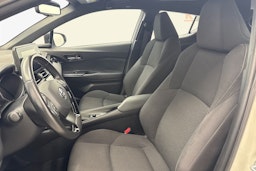 valkoinen Toyota C-HR 2016 kuva 11.