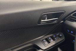 valkoinen Toyota C-HR 2016 kuva 19.
