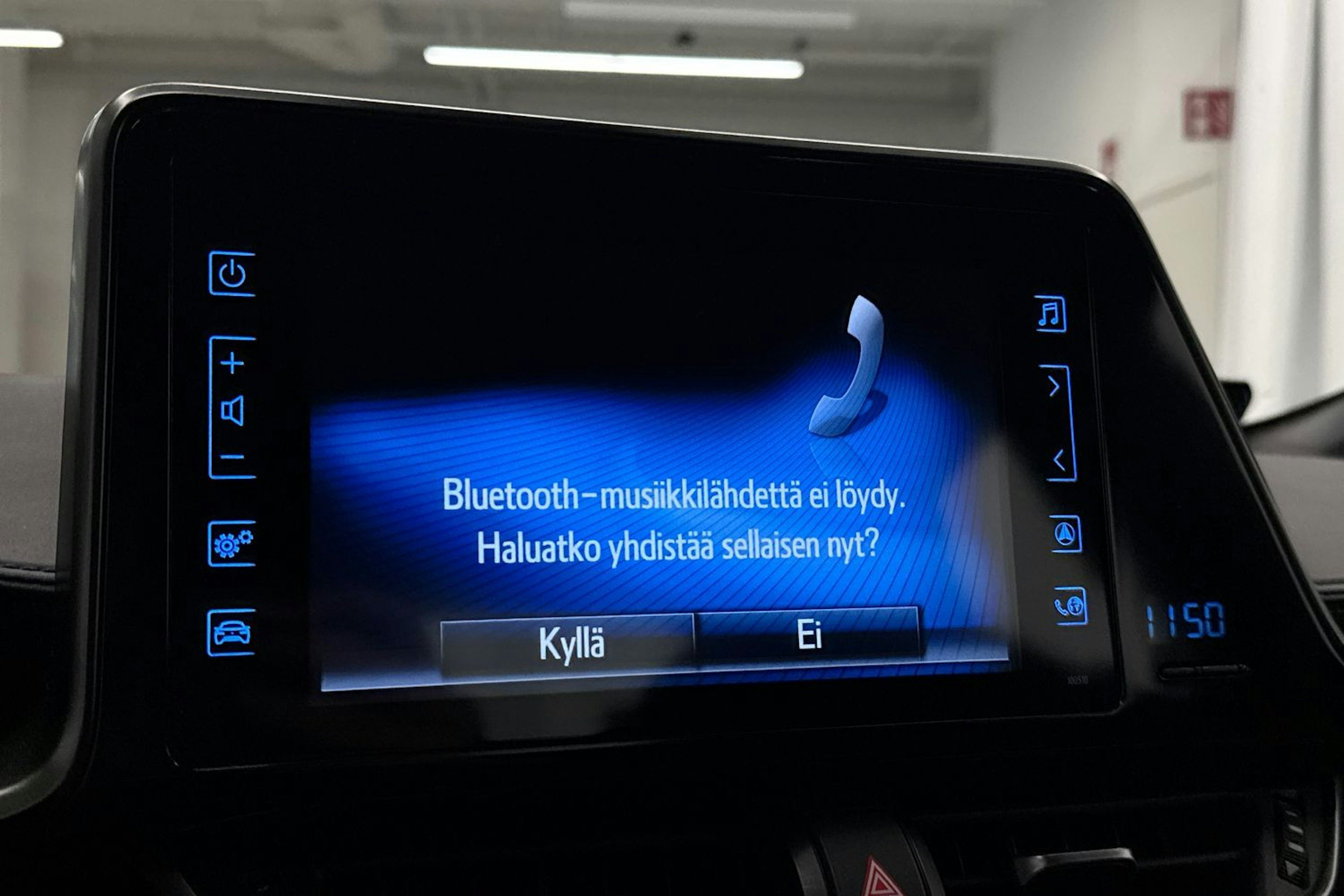 valkoinen Toyota C-HR 2016 kuva 25.