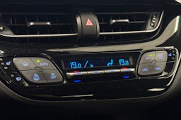 valkoinen Toyota C-HR 2016 kuva 28.