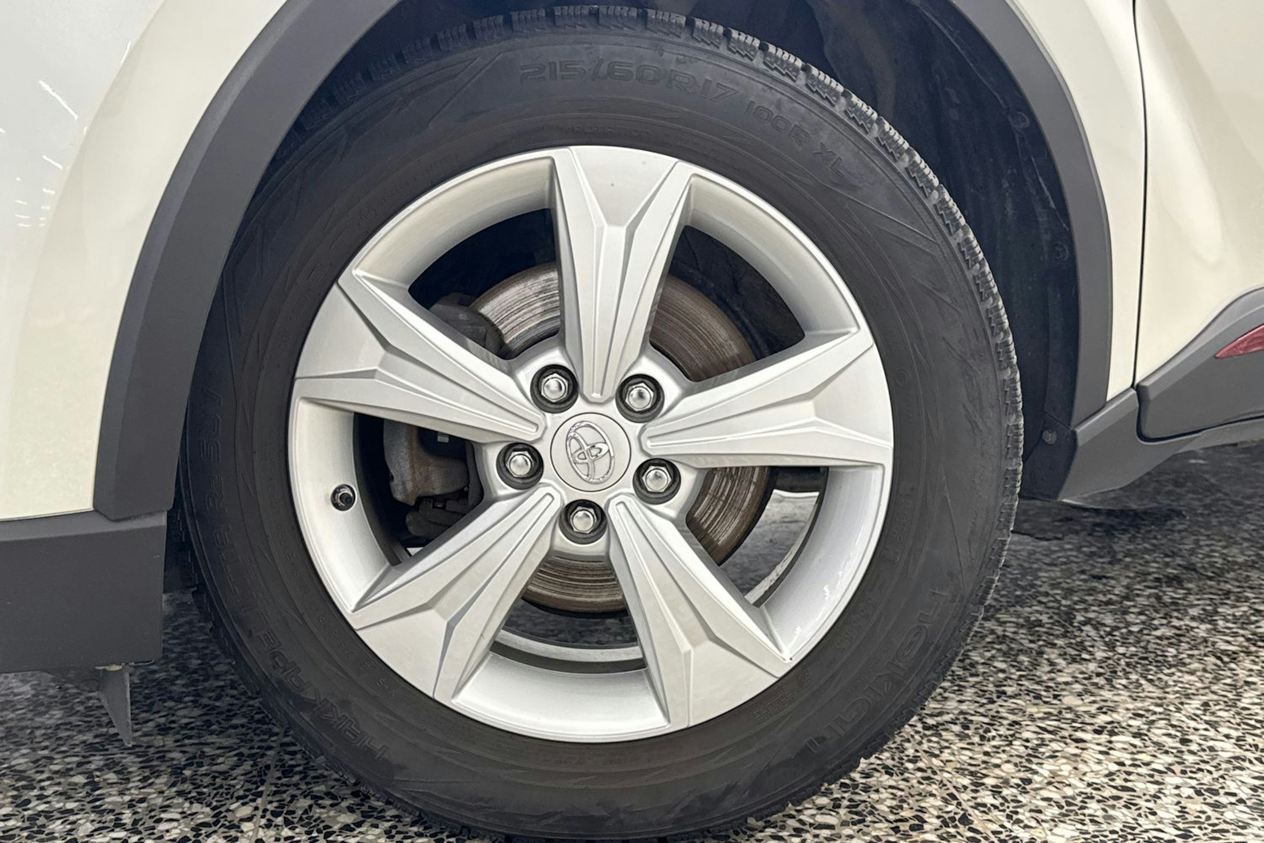 valkoinen Toyota C-HR 2016 kuva 37.