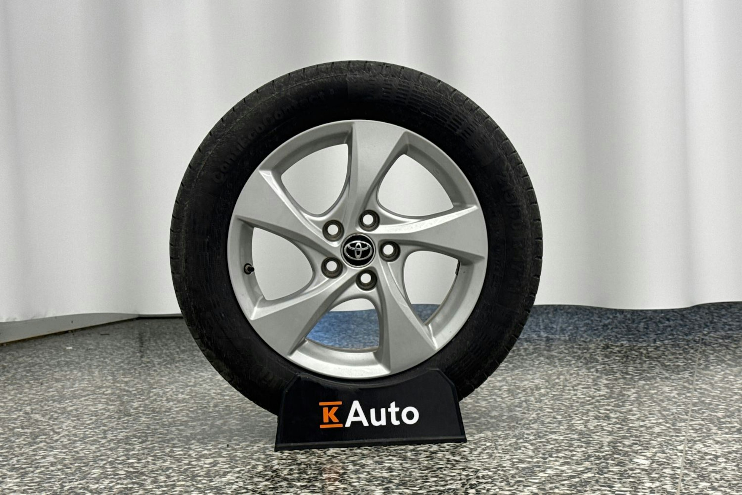 valkoinen Toyota C-HR 2016 kuva 39.