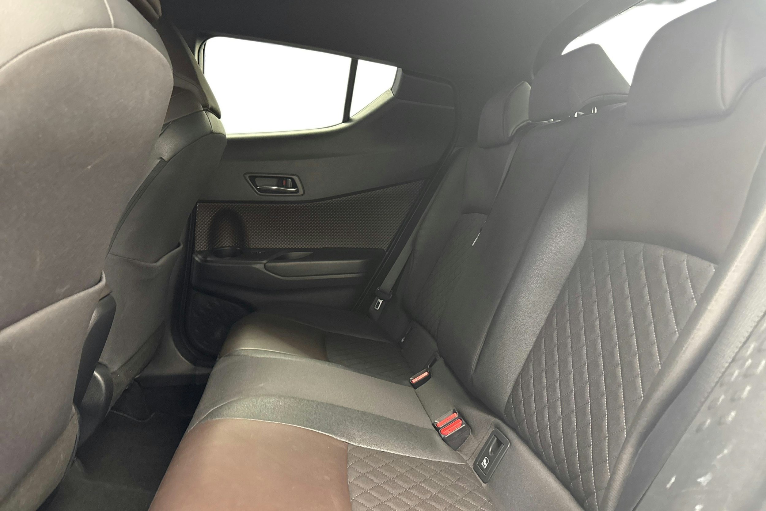 harmaa Toyota C-HR 2016 kuva 10.