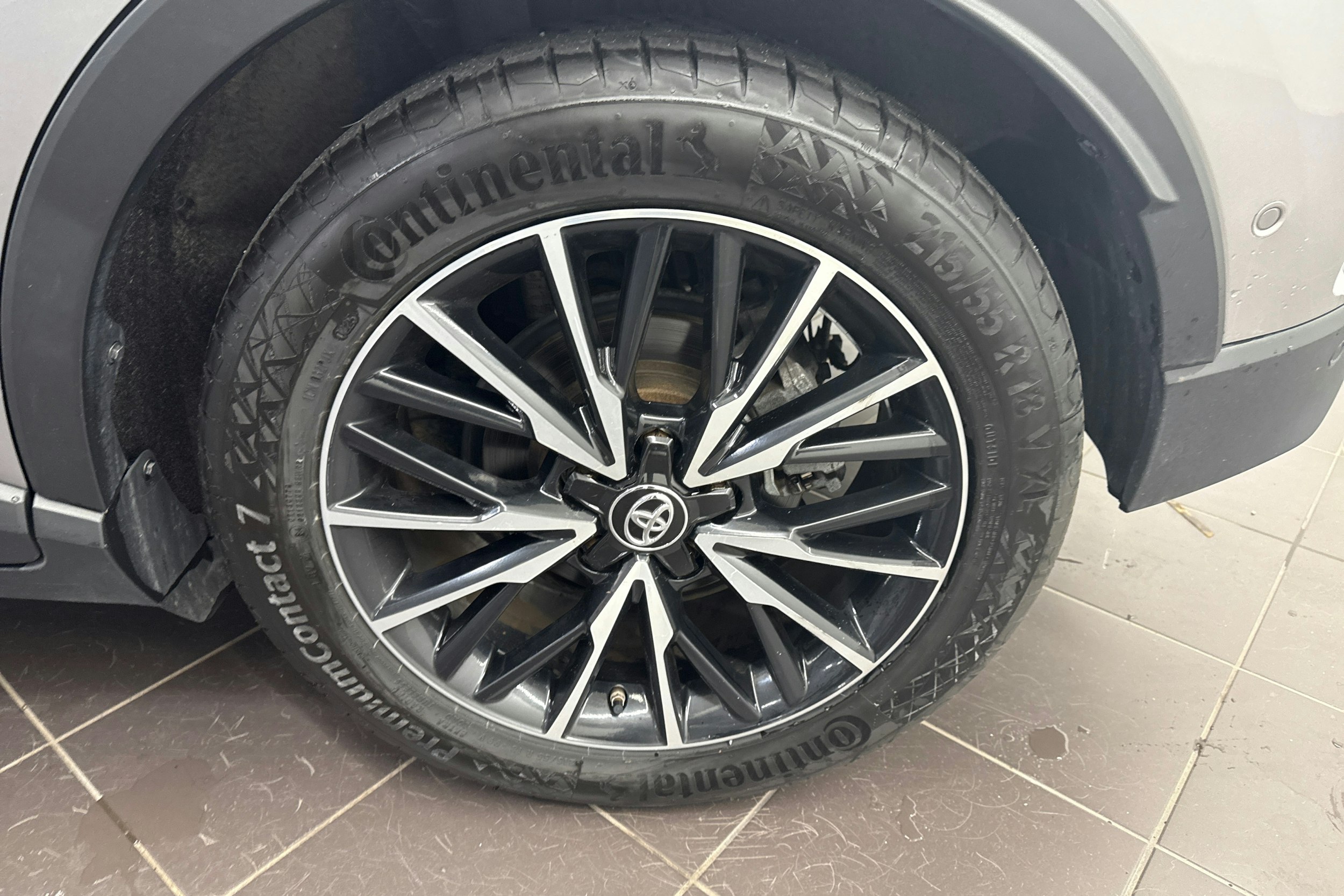 harmaa Toyota C-HR 2016 kuva 11.