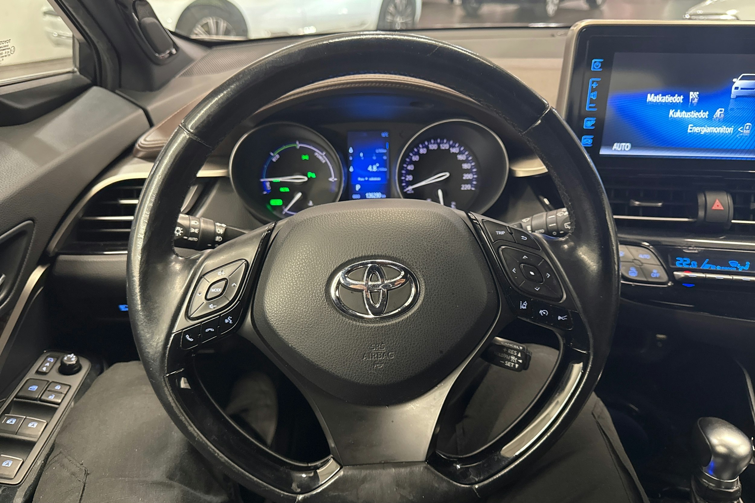 harmaa Toyota C-HR 2016 kuva 15.