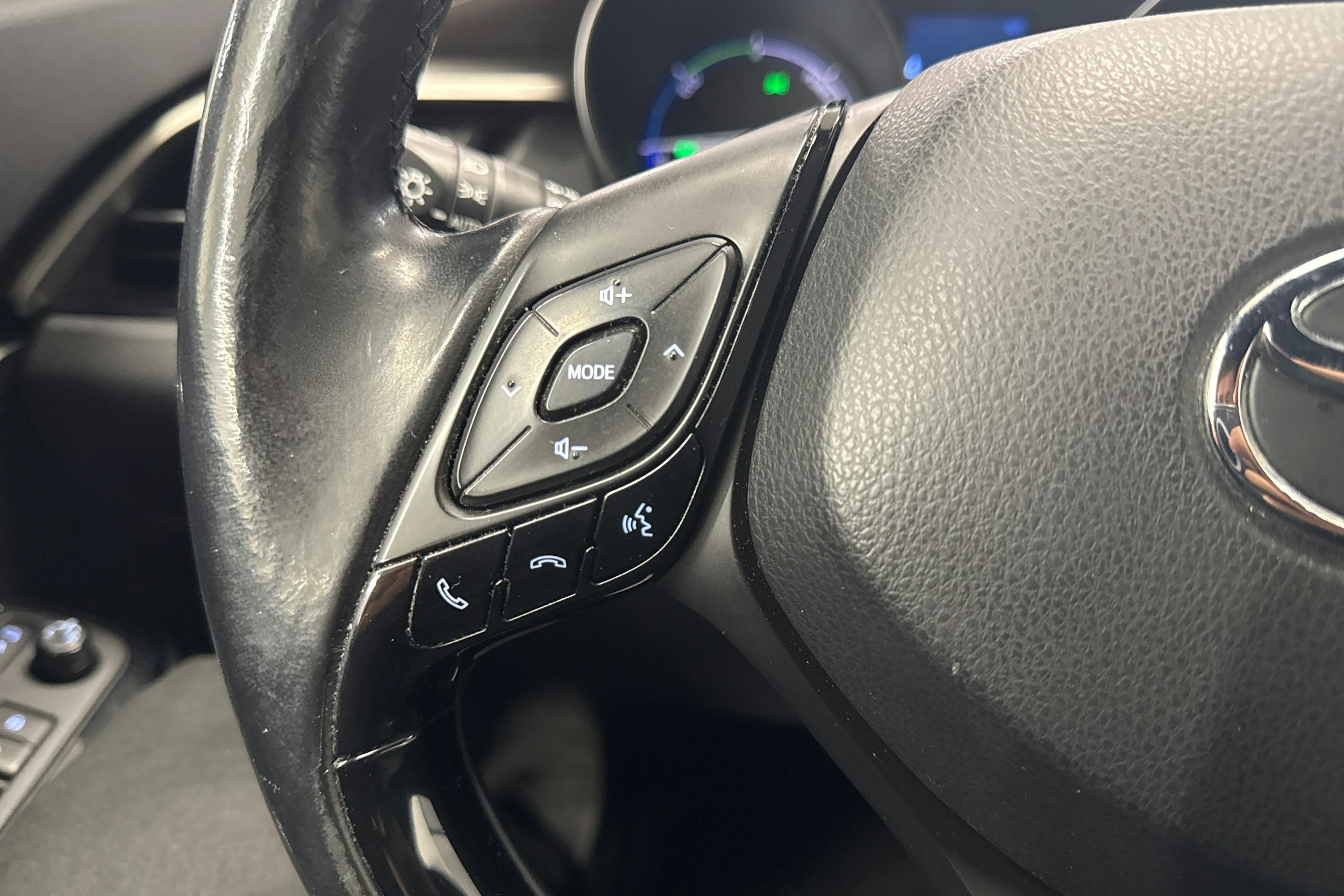 harmaa Toyota C-HR 2016 kuva 16.