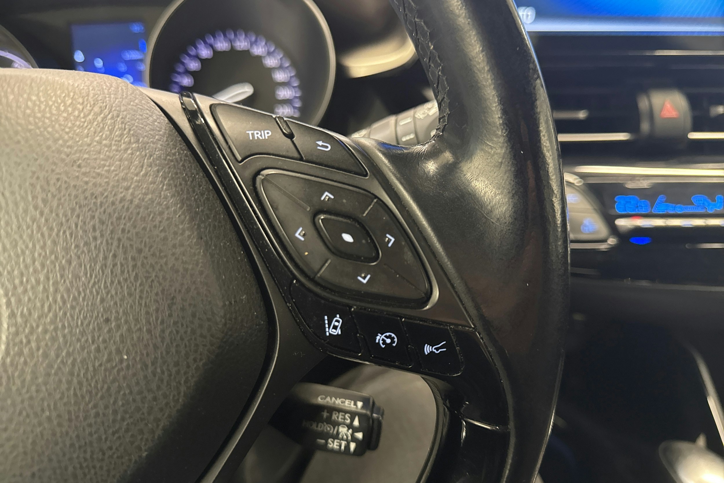 harmaa Toyota C-HR 2016 kuva 17.