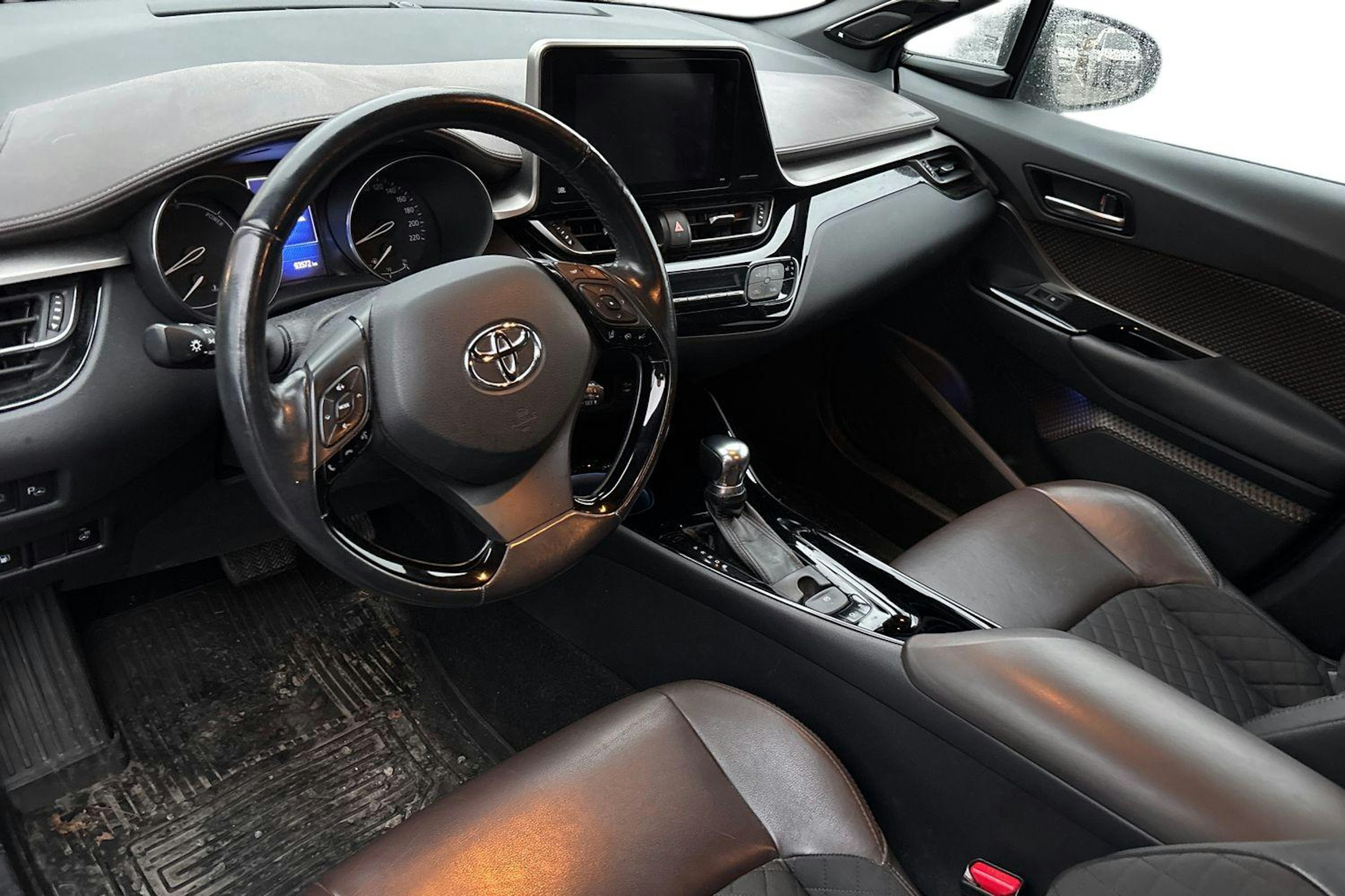 Musta Toyota C-HR 2017 kuva 3.