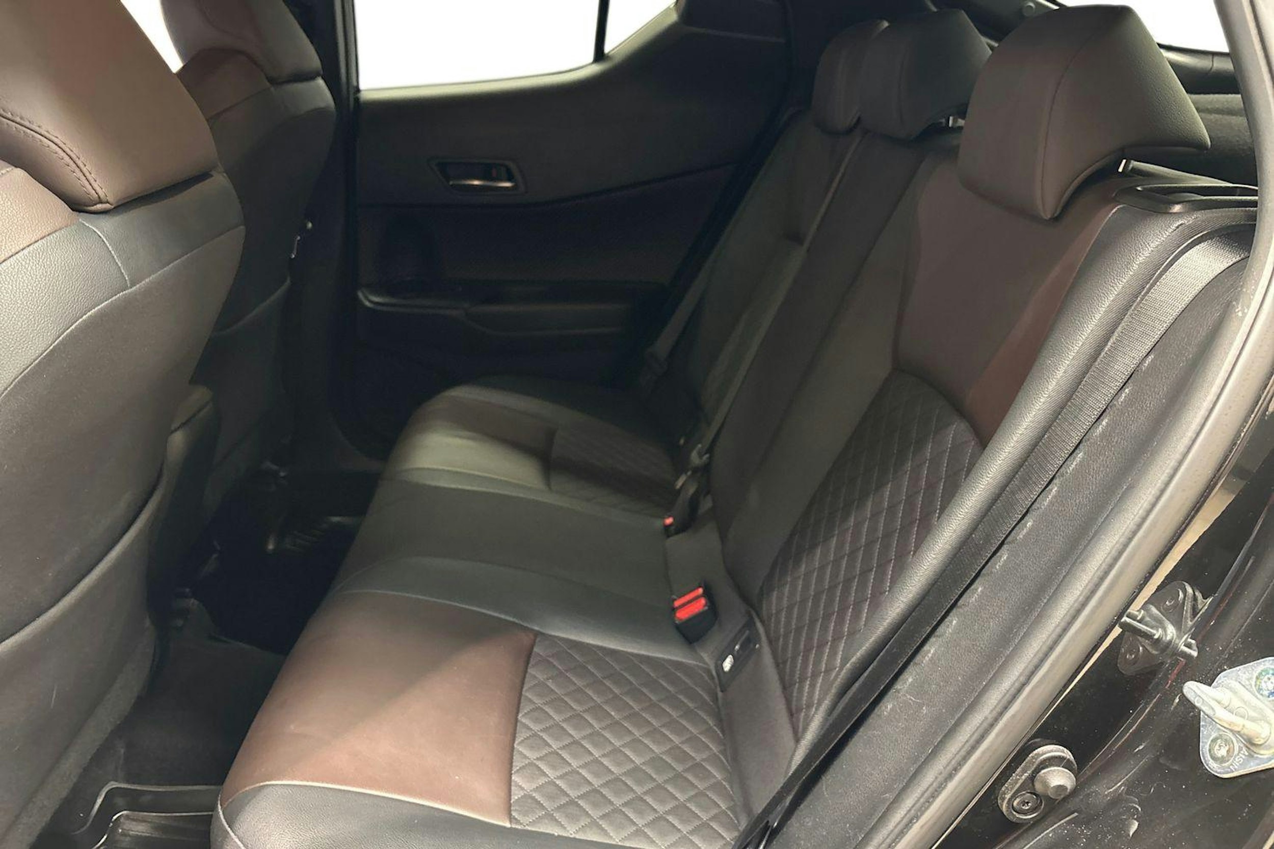 Musta Toyota C-HR 2017 kuva 8.