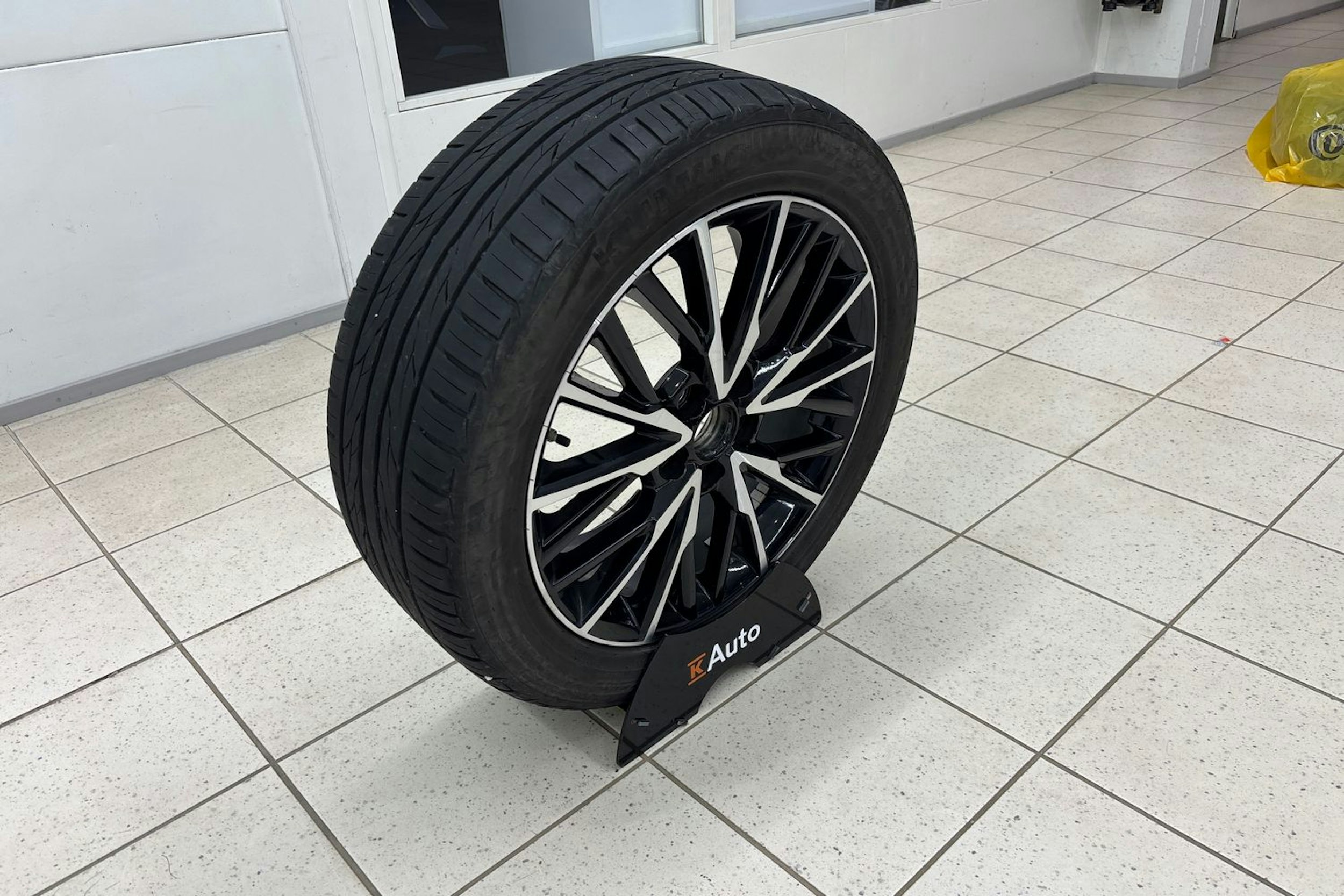 Musta Toyota C-HR 2017 kuva 10.